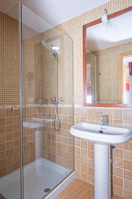 Sunny House With Great Sea Views, 3 Terraces, Private Heated Pool And Sauna La Herradura  Exterior foto